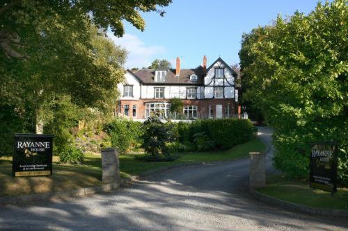 Oyo Rayanne House Guest 3* Holywood (Down)
