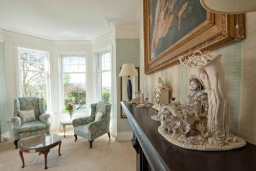 Hotel Oyo Rayanne House Guest Holywood (Down)