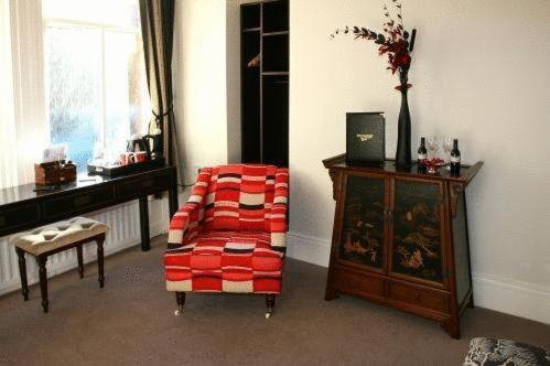 Oyo Rayanne House Guest Holywood (Down)