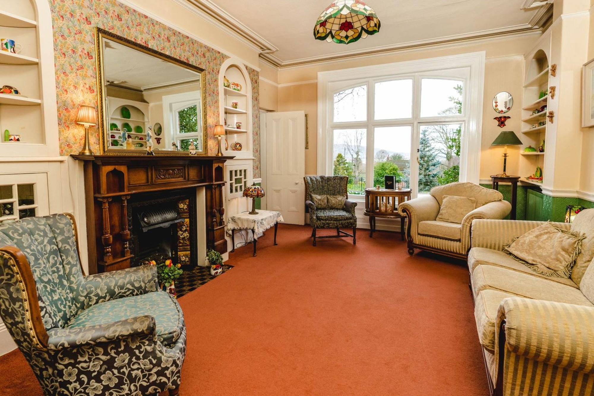 Oyo Rayanne House Guest Holywood (Down)