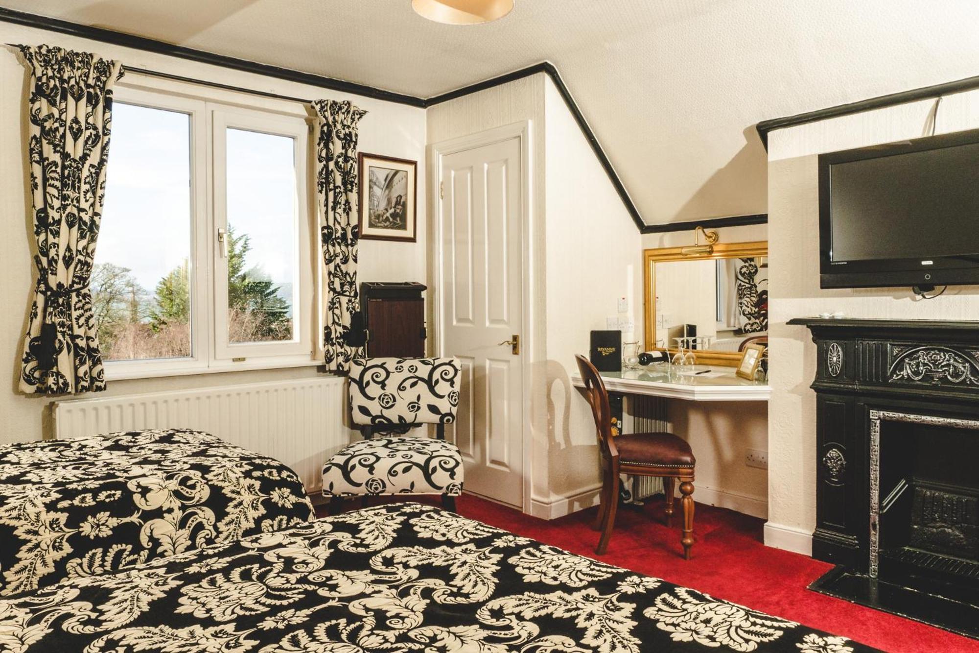 Oyo Rayanne House Guest Holywood (Down)