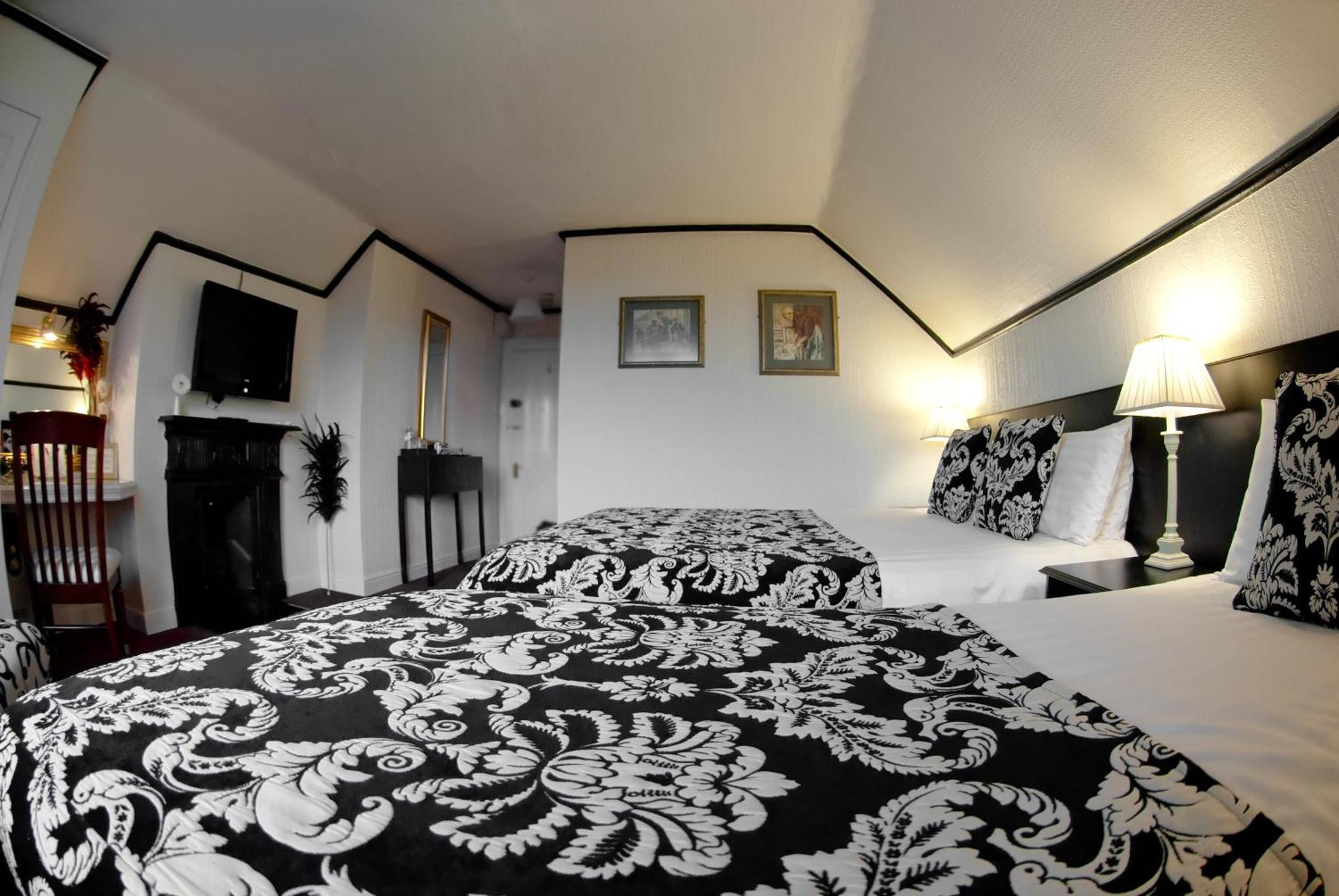 Hotel Oyo Rayanne House Guest Holywood (Down)