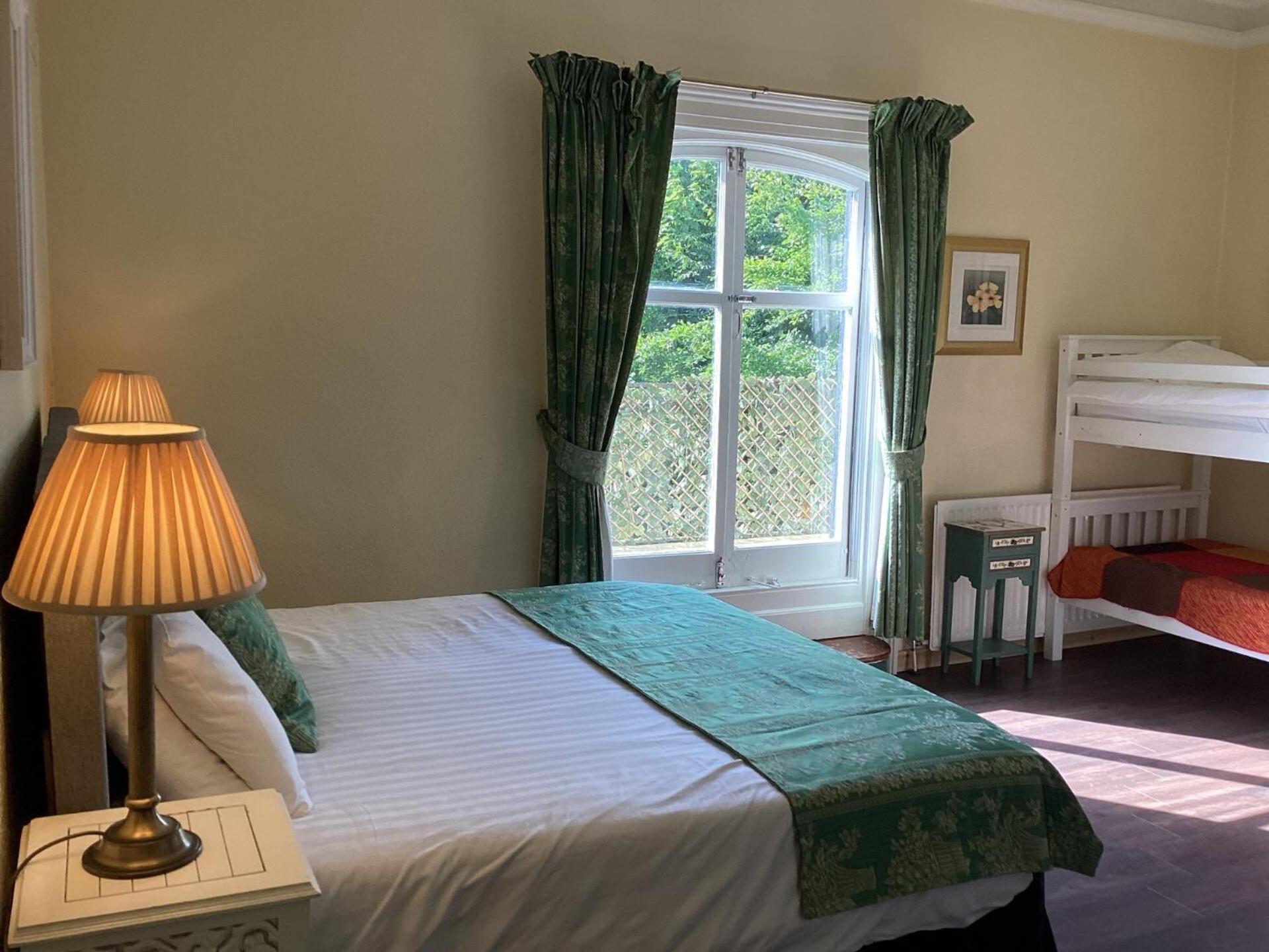 Hotel Oyo Rayanne House Guest Holywood (Down)
