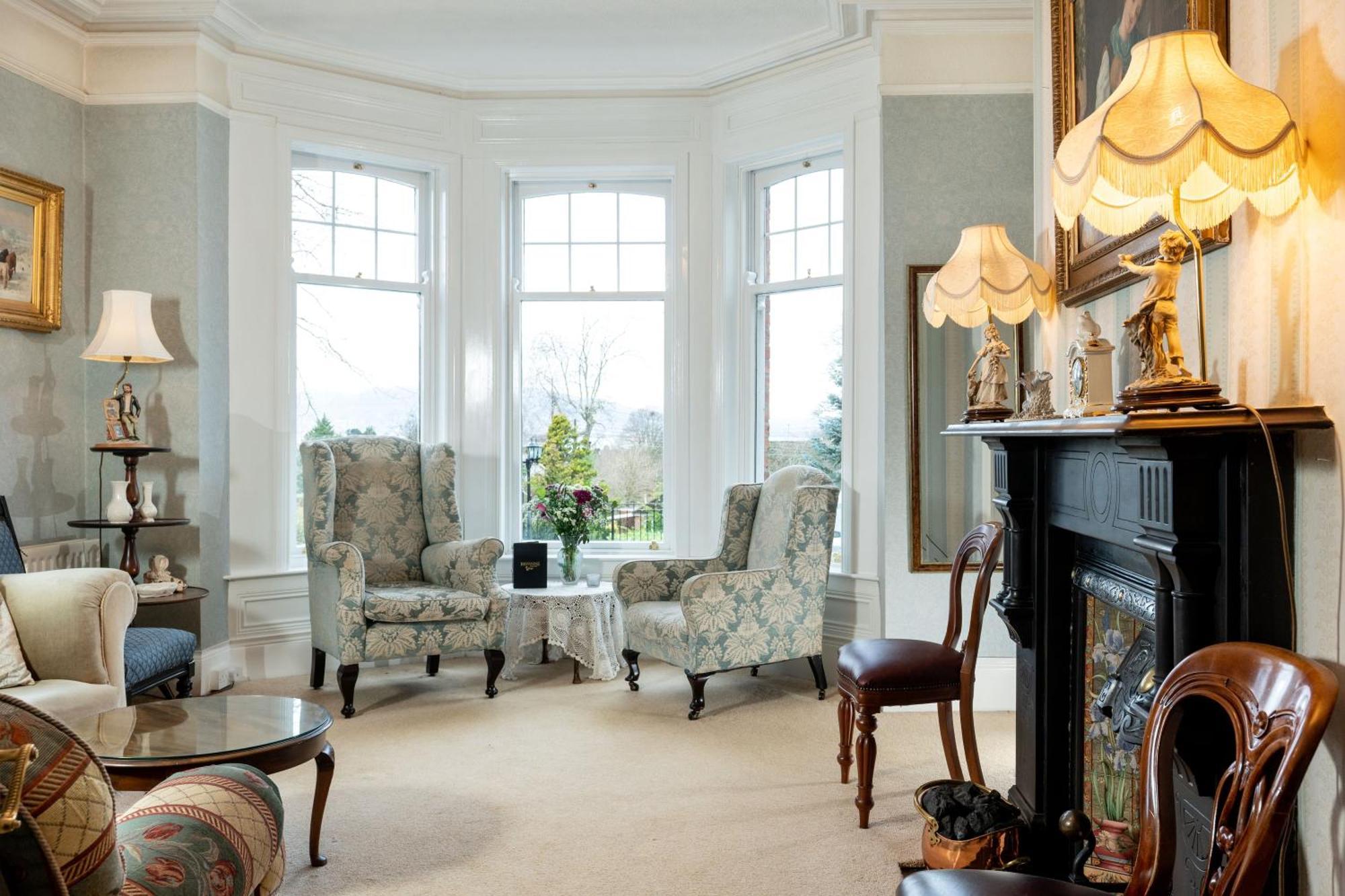 Oyo Rayanne House Guest 3* Holywood (Down)