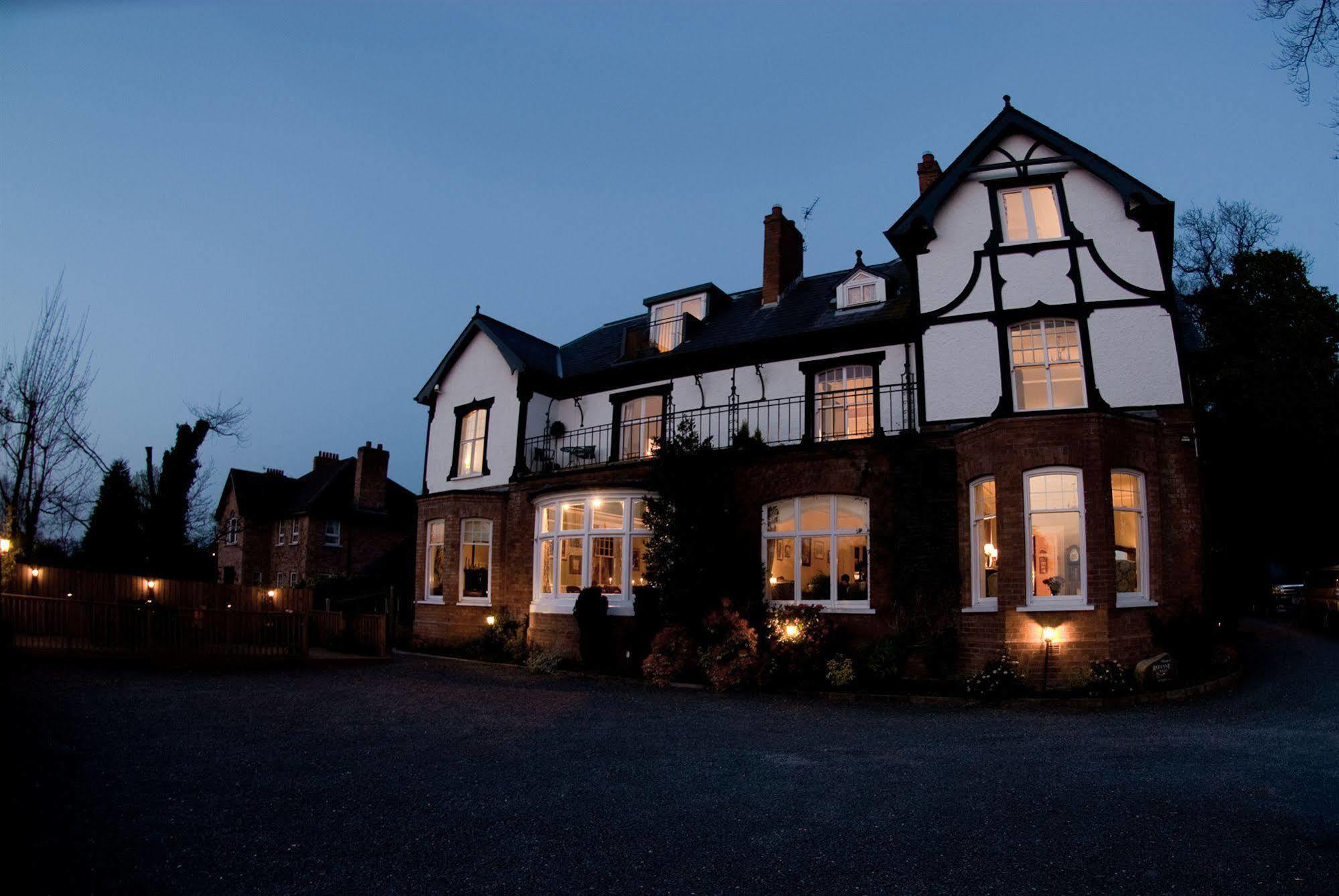 Oyo Rayanne House Guest Hotel