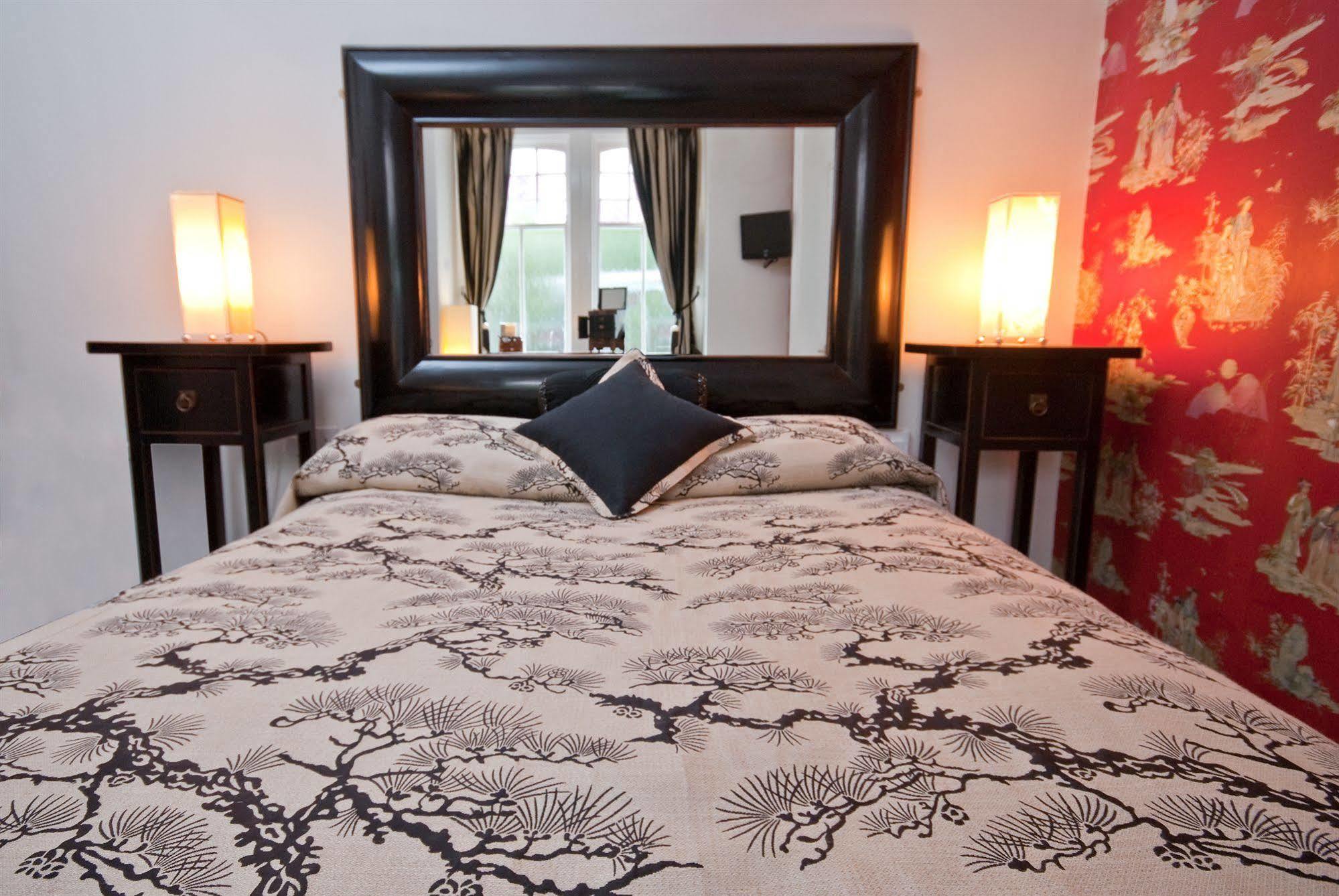 Oyo Rayanne House Guest Hotel Holywood (Down)
